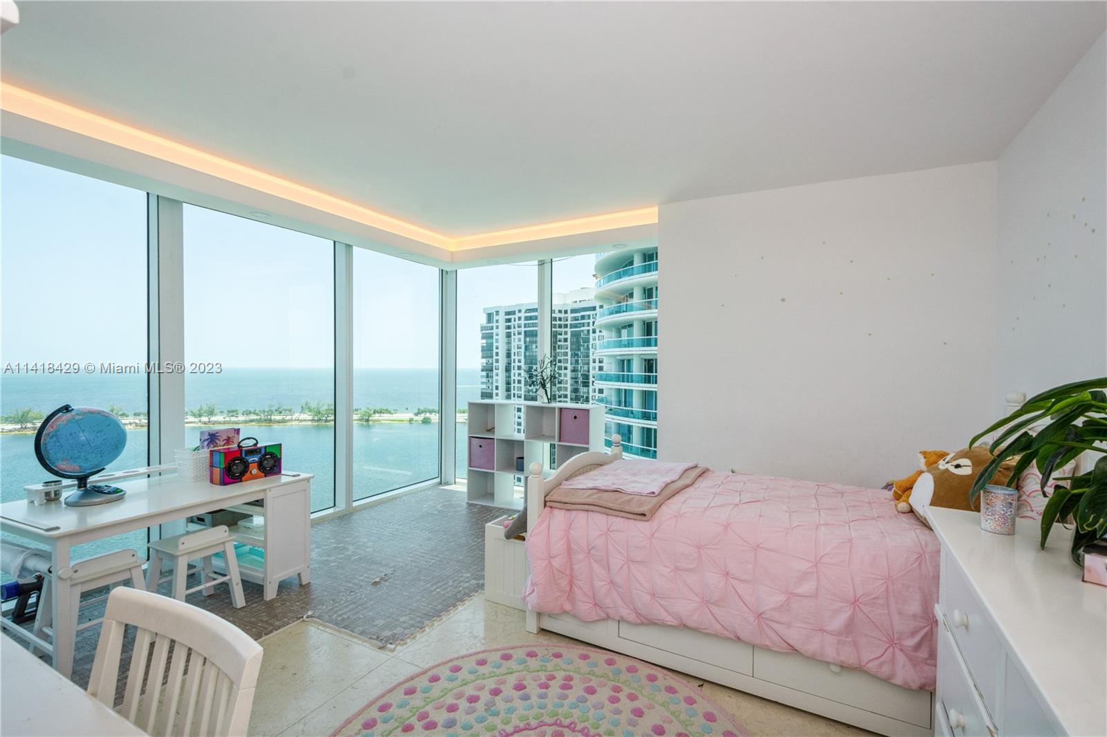 SKYLINE ON BRICKELL CONDO - Residential