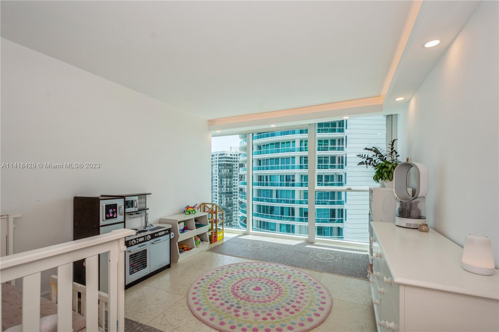 SKYLINE ON BRICKELL CONDO - Residential