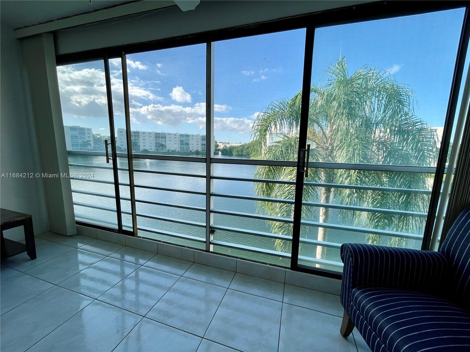 MEADOWBROOK LAKES VIEW - Residential
