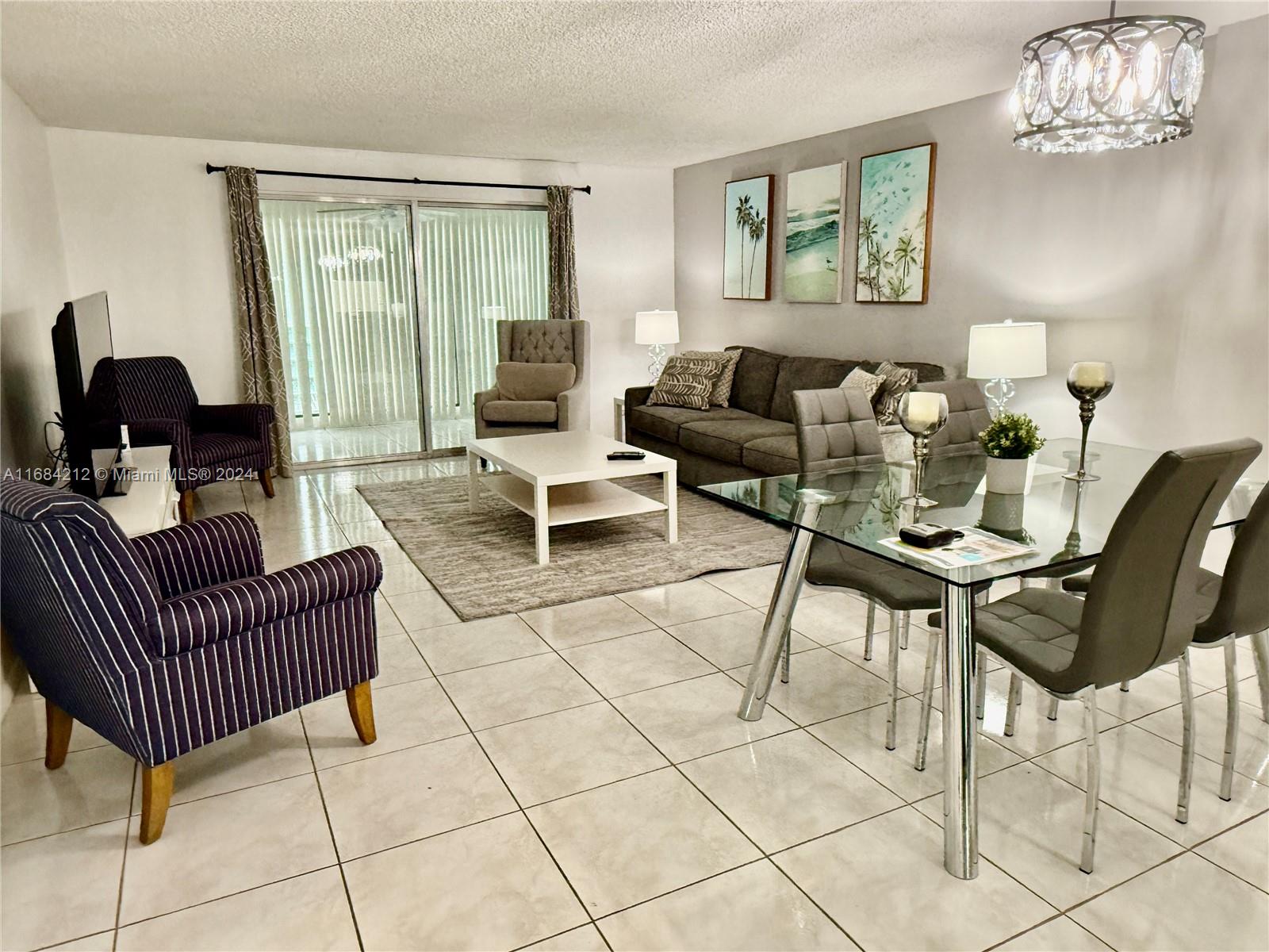 MEADOWBROOK LAKES VIEW - Residential