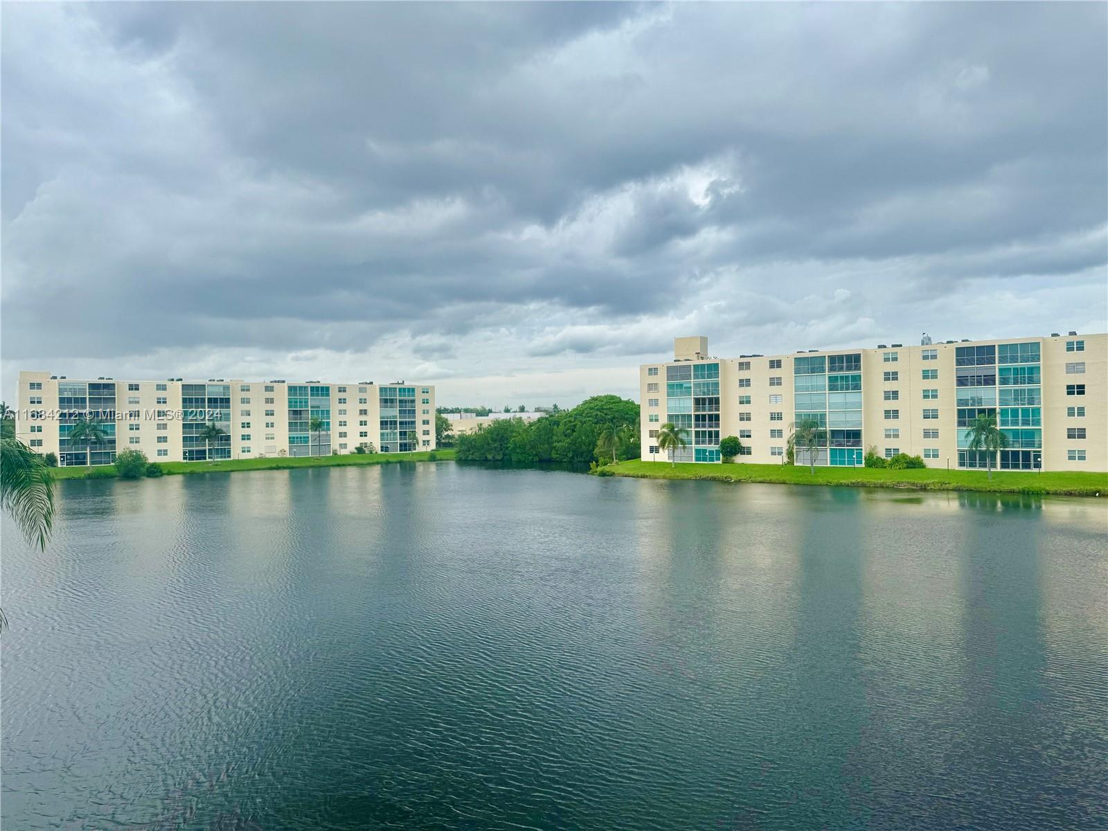 MEADOWBROOK LAKES VIEW - Residential