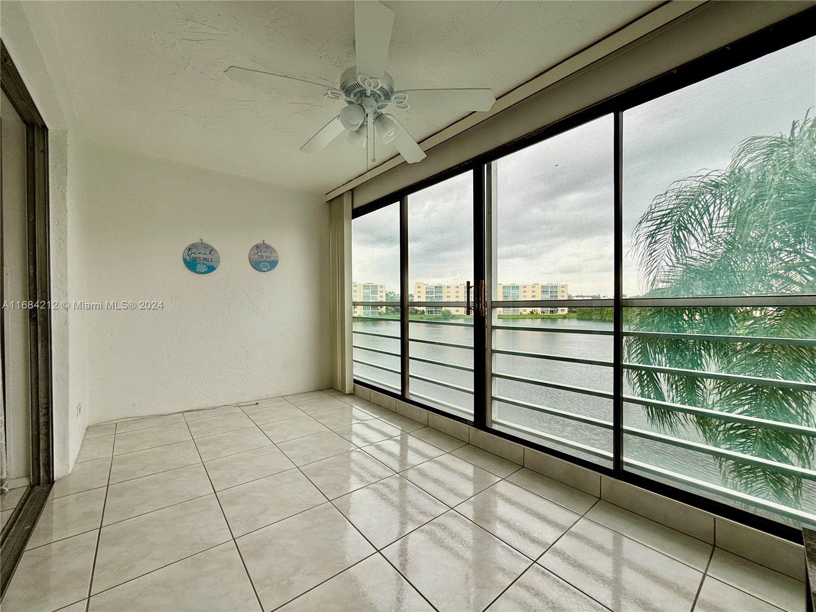 MEADOWBROOK LAKES VIEW - Residential