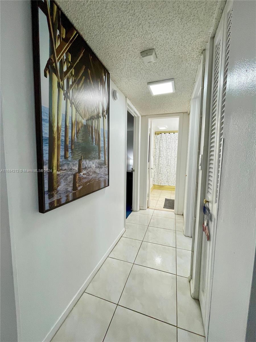 MEADOWBROOK LAKES VIEW - Residential