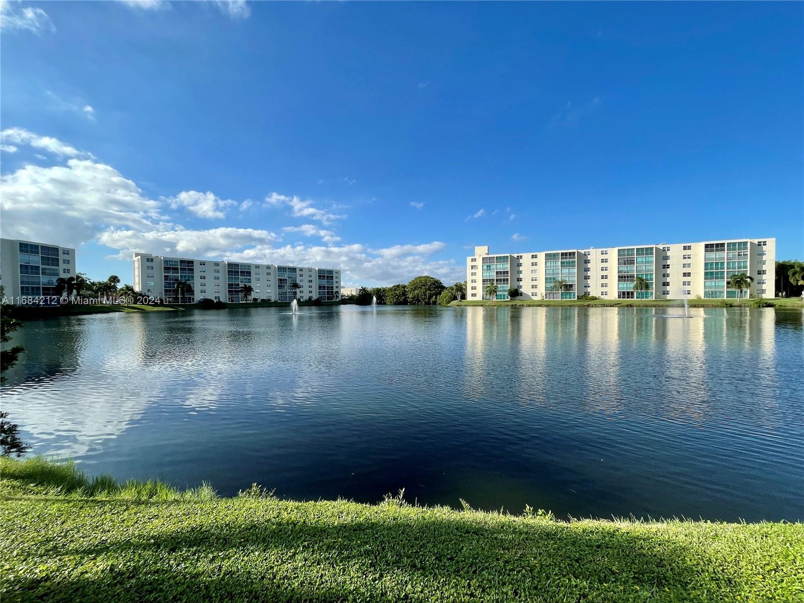 MEADOWBROOK LAKES VIEW - Residential
