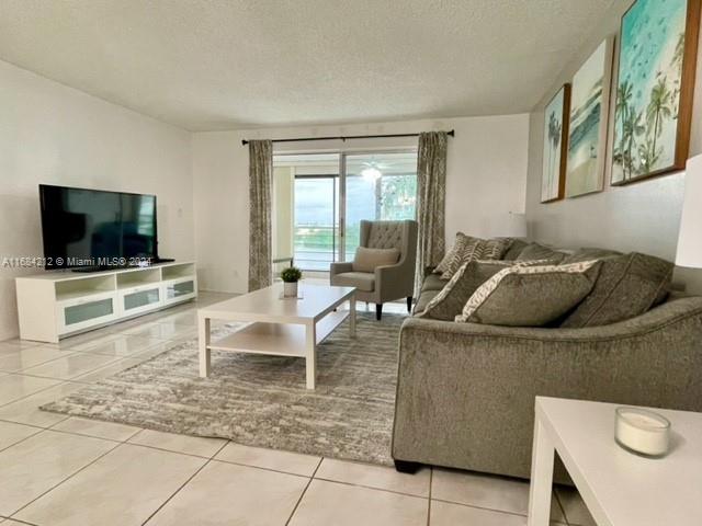 MEADOWBROOK LAKES VIEW - Residential