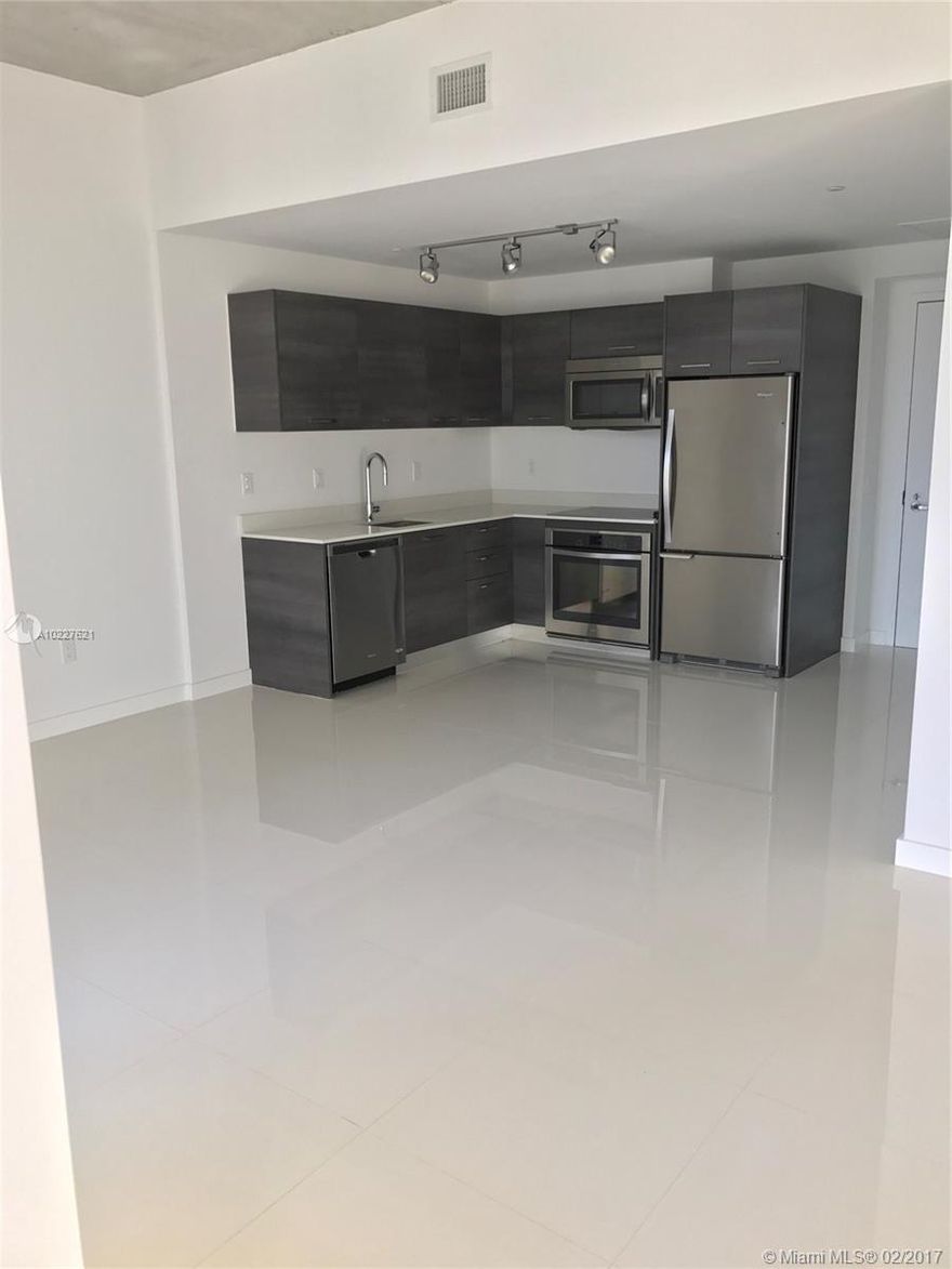NEW CONDO LOCATED IN DOWNTOWN MIAMI STEPS FROM BRICKELL AREA,RESTAURANTS & ENTERTAIMENTS- SPECTACULAR UPGARDED 1BED/1BATH LOFT W/GORGEOUS PORCELAIN TILES-KITCHEN W/QUARTZ CONTERTOPS,STAINLESS STEEL APPLAINCES,FINISHED WALKING CLOSET,ROLLER SHADES,WASHER/DRYER.- FLOOR TO CEILING WINDOWS& BALCONY W/BREATHTAKING VIEWS--WATER-BASIC CABLE-& INTERNET INCLUDED.-- AMAZING AMENITIES W/INDUSTRIAL STYLE: ROOFTOP POOL W/360 DEGREE VIEW, SKYLINELOUNGE, FITNESS CENTER, SAUNA, CLUB ROOM VALET PARKING & MORE!!