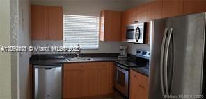 Large 1 bedroom apartment on the safe neighborhood of Plantation. walking closet, close to expressways and Turnpike.
