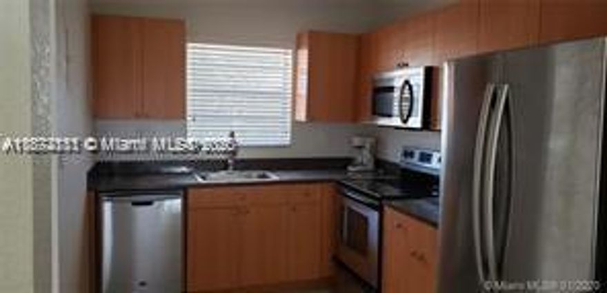 Large 1 bedroom apartment on the safe neighborhood of Plantation. walking closet, close to expressways and Turnpike.