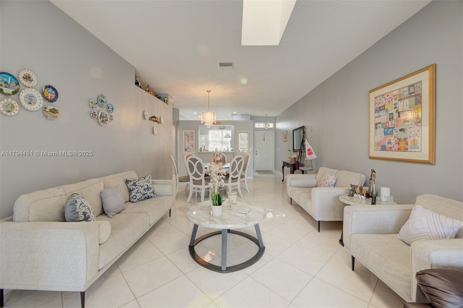 PALM ISLES WEST - Residential
