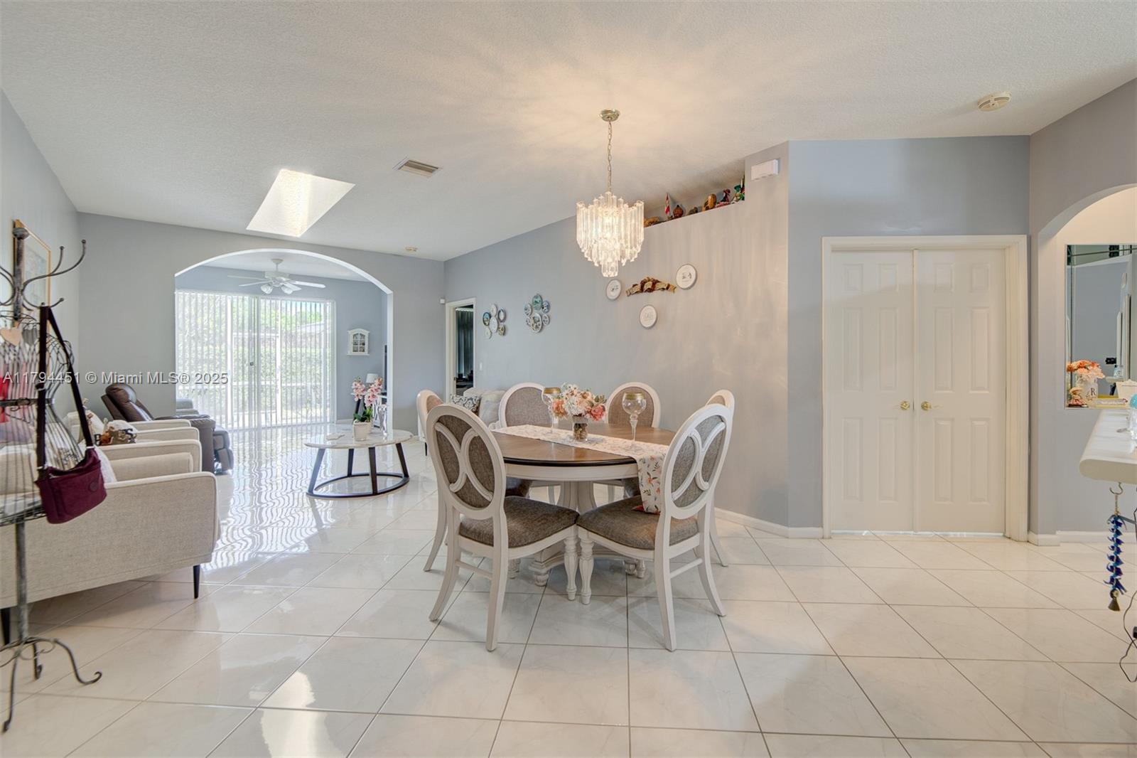 PALM ISLES WEST - Residential