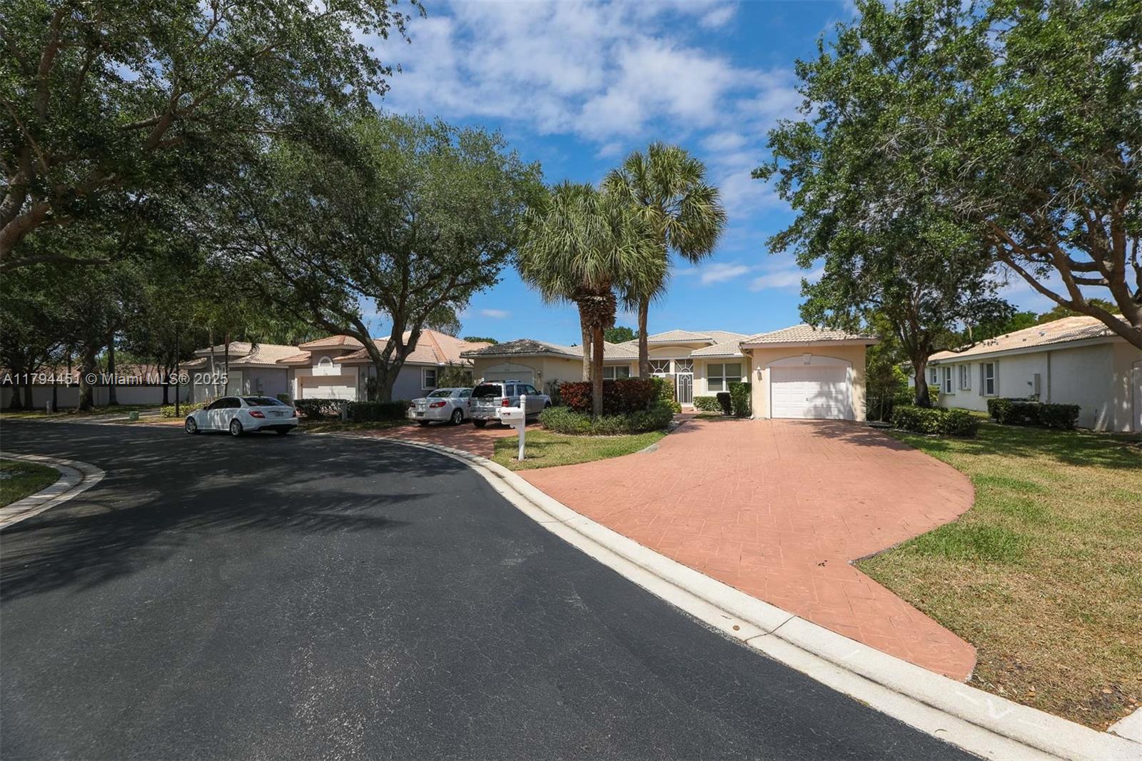 9591 N Crescent View Dr N 9591