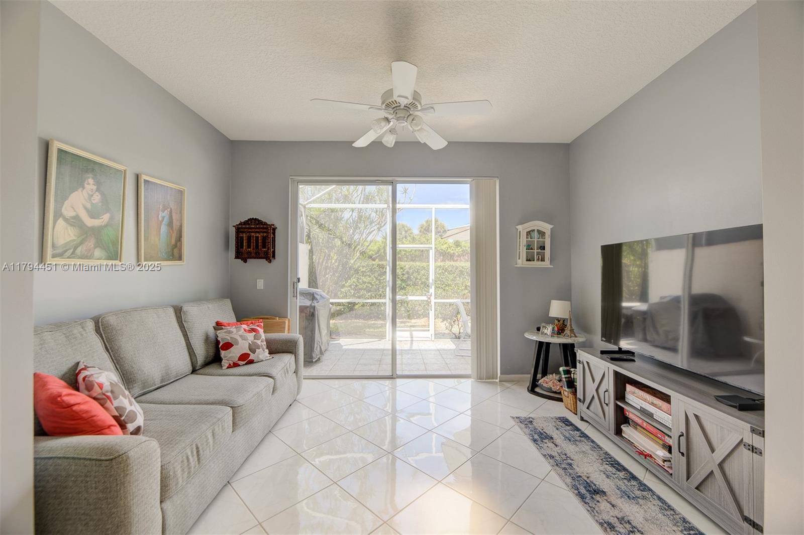 PALM ISLES WEST - Residential