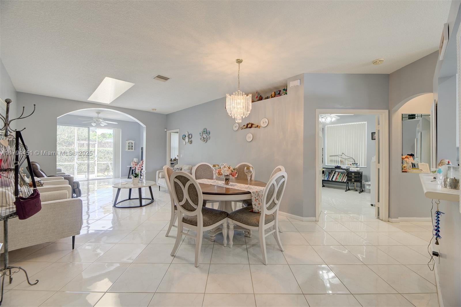 PALM ISLES WEST - Residential