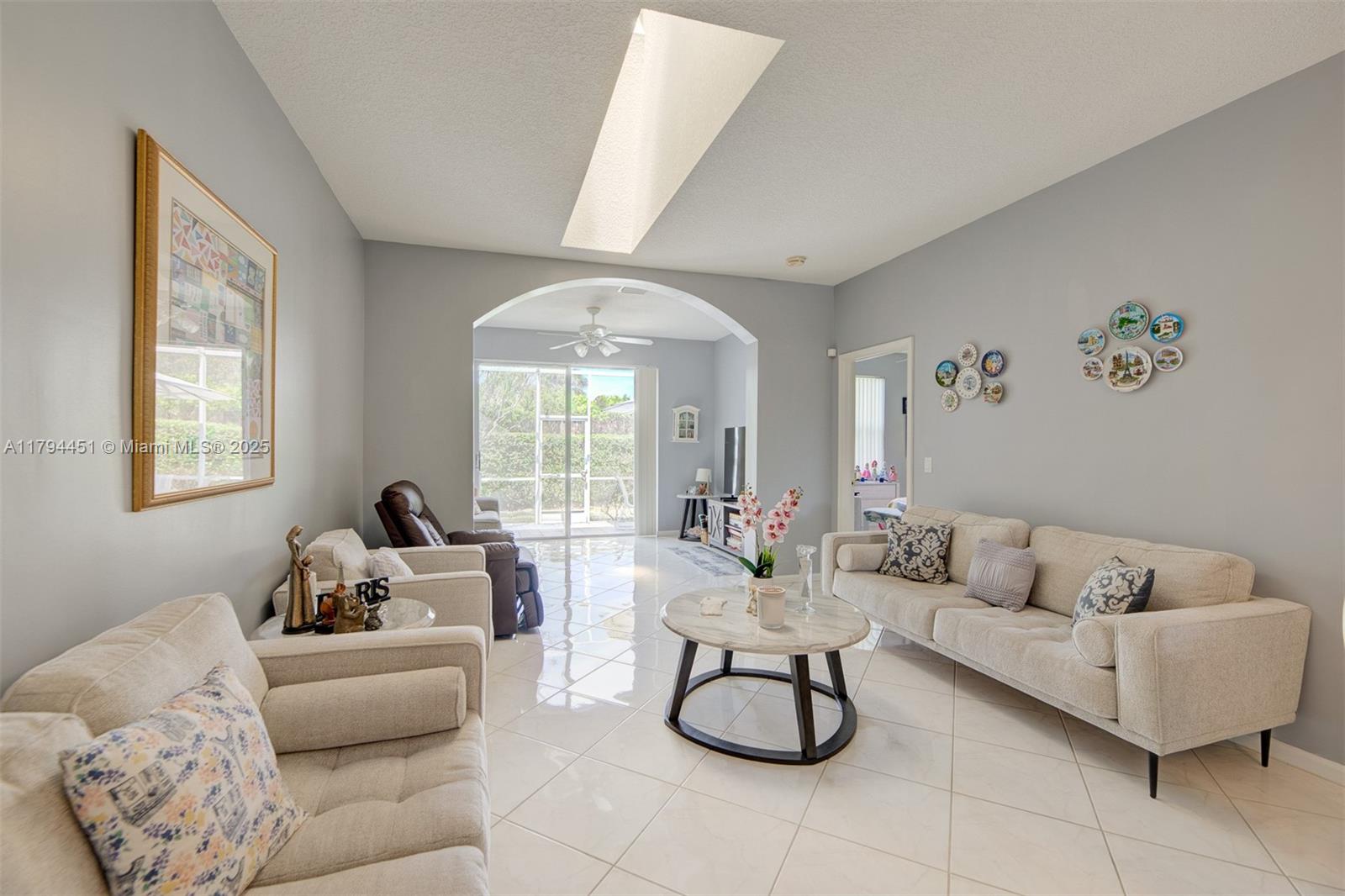 PALM ISLES WEST - Residential