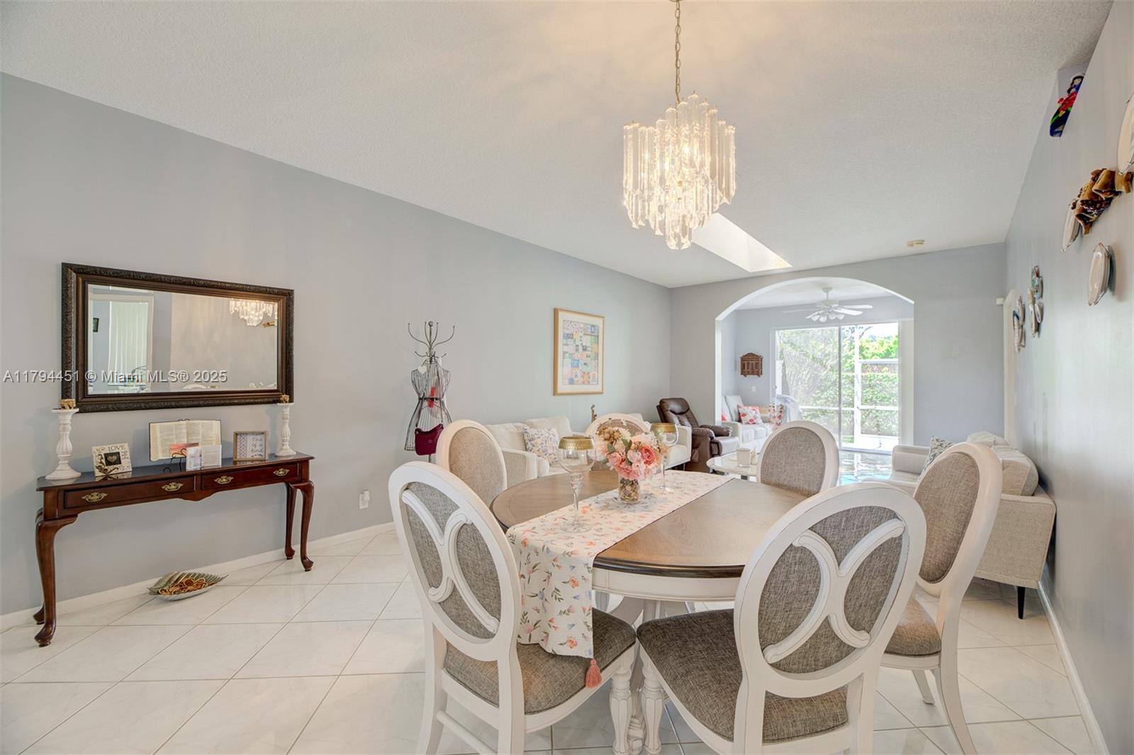 PALM ISLES WEST - Residential