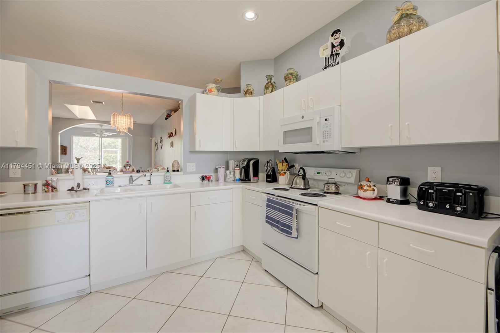 PALM ISLES WEST - Residential