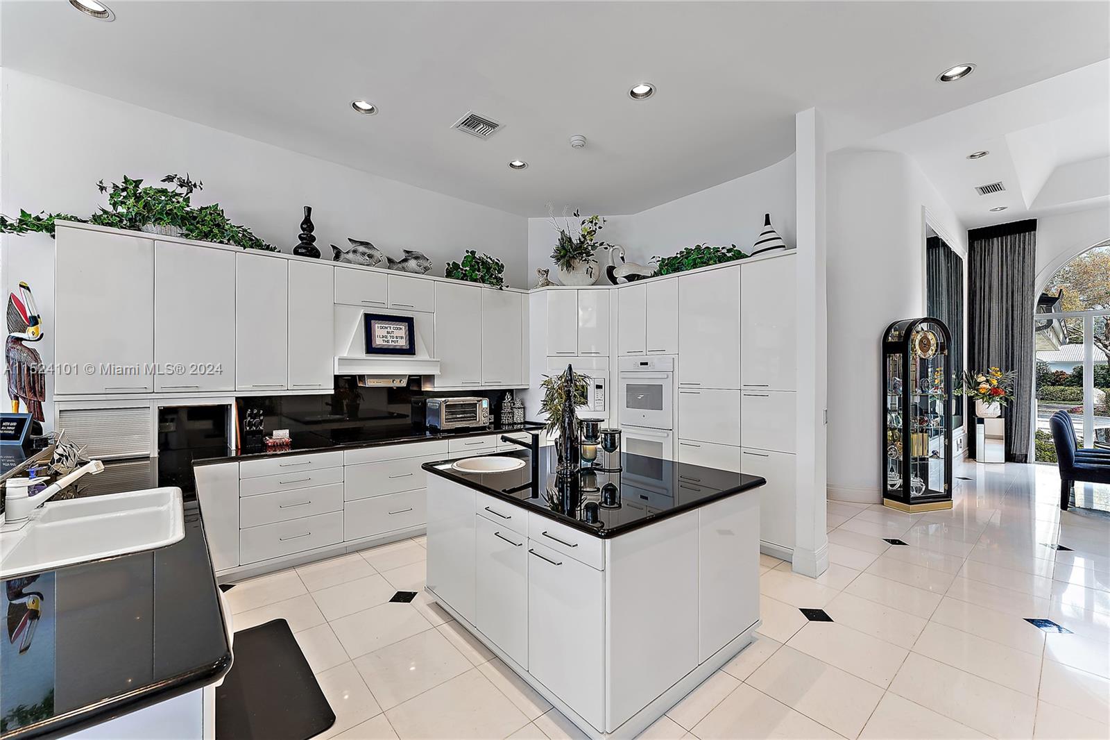 ADMIRALS COVE PAR C - Residential