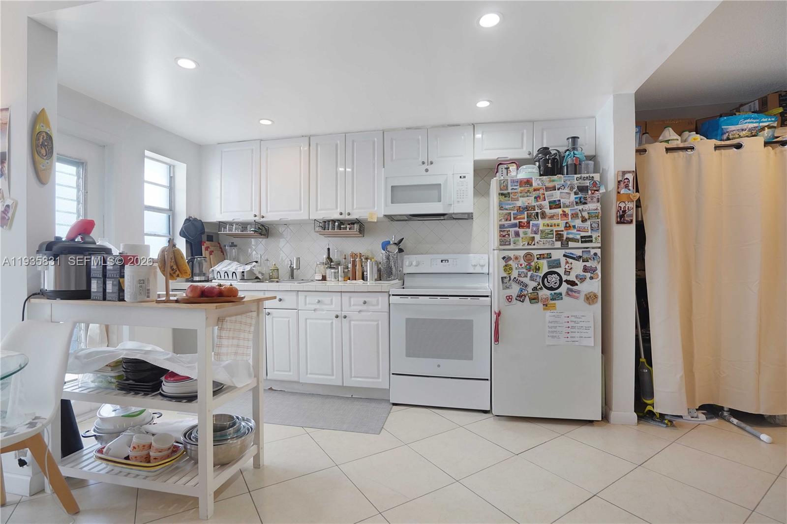 GOLDEN HOUSE CONDO - Residential