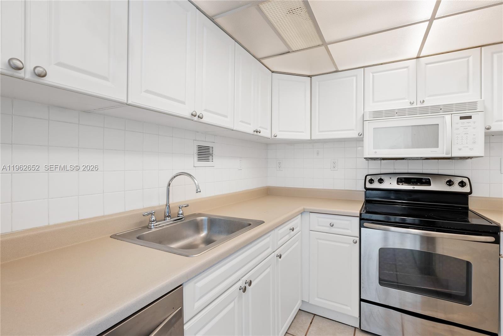 MIRADOR 1200 CONDO - Residential