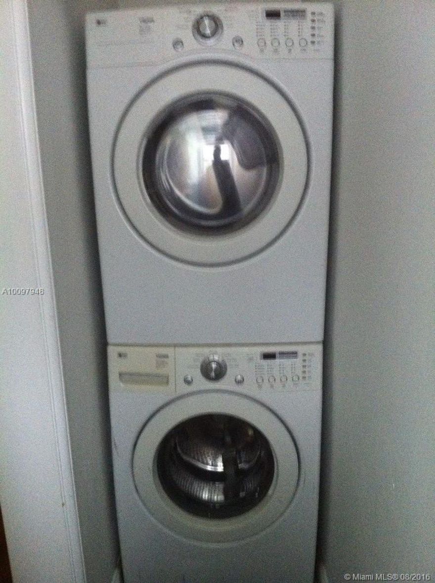 2 BEDROOM 2 BATH WITH WASHER AND DRYER...MUST SEE ....SOUTH BEACH JUST SECONDS AWAY ....PRICE TO RENT FAST ***** NO SUBLEASING *****