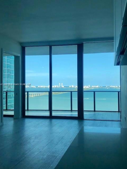 EDGEWATER WATERFRONT GRAN PARAISO! Private foyer 2 beds + den / 2 bathrooms. Gourmet kitchen equipped with sub-zero/wolf appliances, italian cabinetry and granite countertops. Open concept master bath, frameless glass enclosed shower. w/d. Amazing amenities: circular zero-entry heated swimming pool, outdoor spa, pool side cabanas. Fully equipped fitness center with cardio overlooking the pool deck, resort area separate men and women's steam and sauna facilities, wine cellar and cigar lounge with private humidors, teen's game room, children's play room, putting green, theater, bowling and world class dining and beach club on site. Strategic location with easy access to Design District, Winwood, Midtown, Downtown, Brickell, Miami Beach and Miami. Unit comes with 2 (tandem) parking spaces.