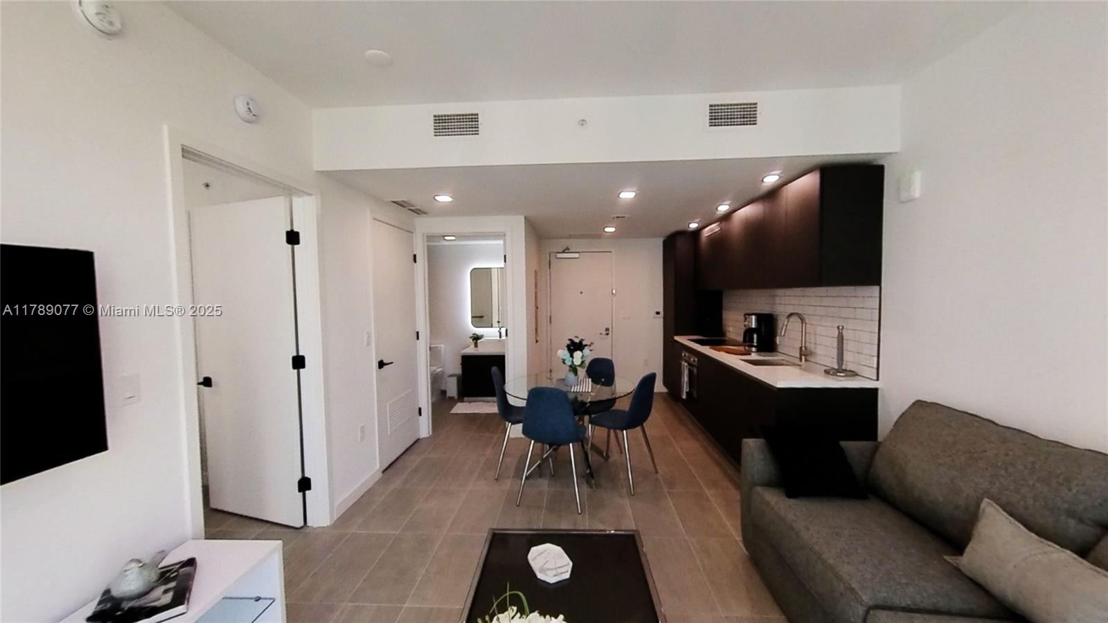 227 Ne 2nd St 2901, Miami, Broward County, Florida - 1 Bedrooms  
1 Bathrooms - 