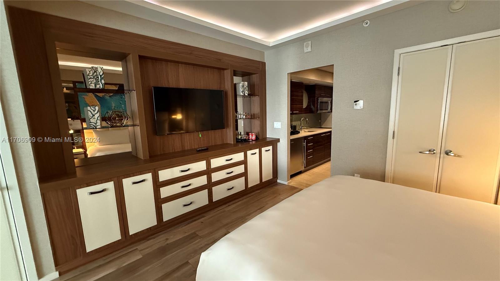 551 FLB CONDOMINIUM HOTEL - Residential