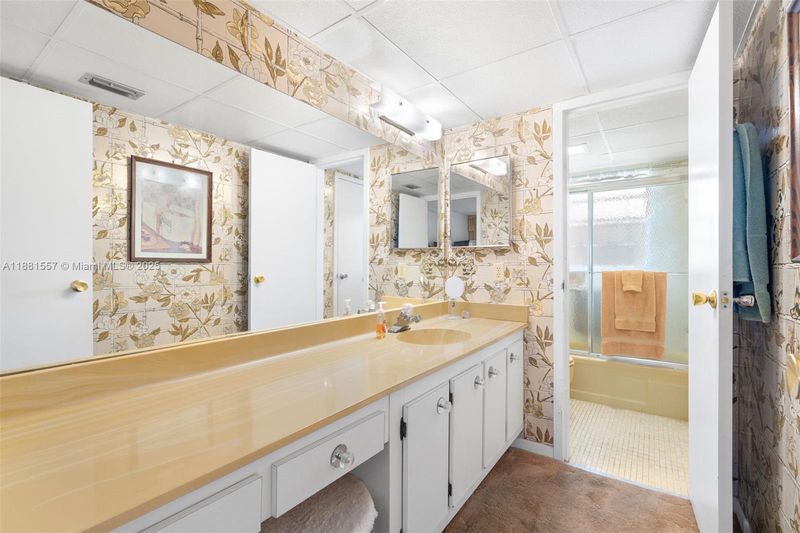 ORIOLE GOLF & TENNIS CLUB - Residential