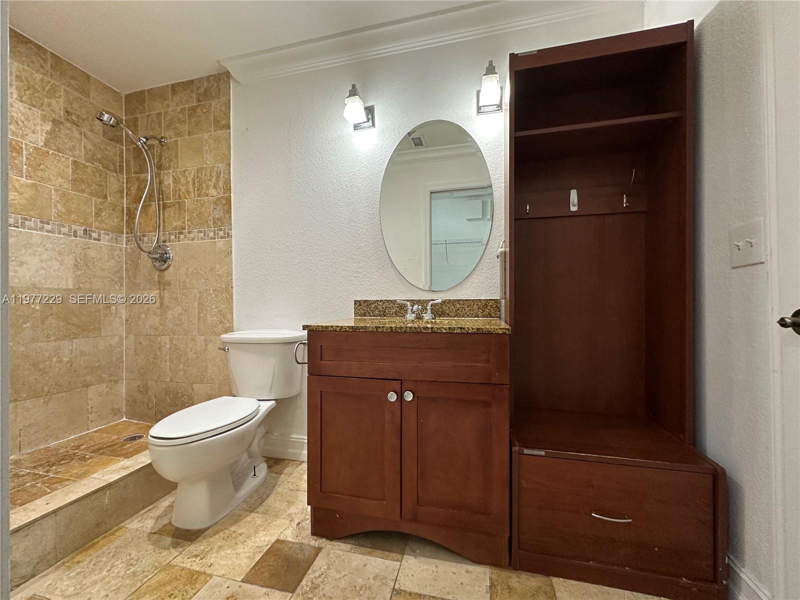 LAKESHORE CONDO 6 - Residential Lease