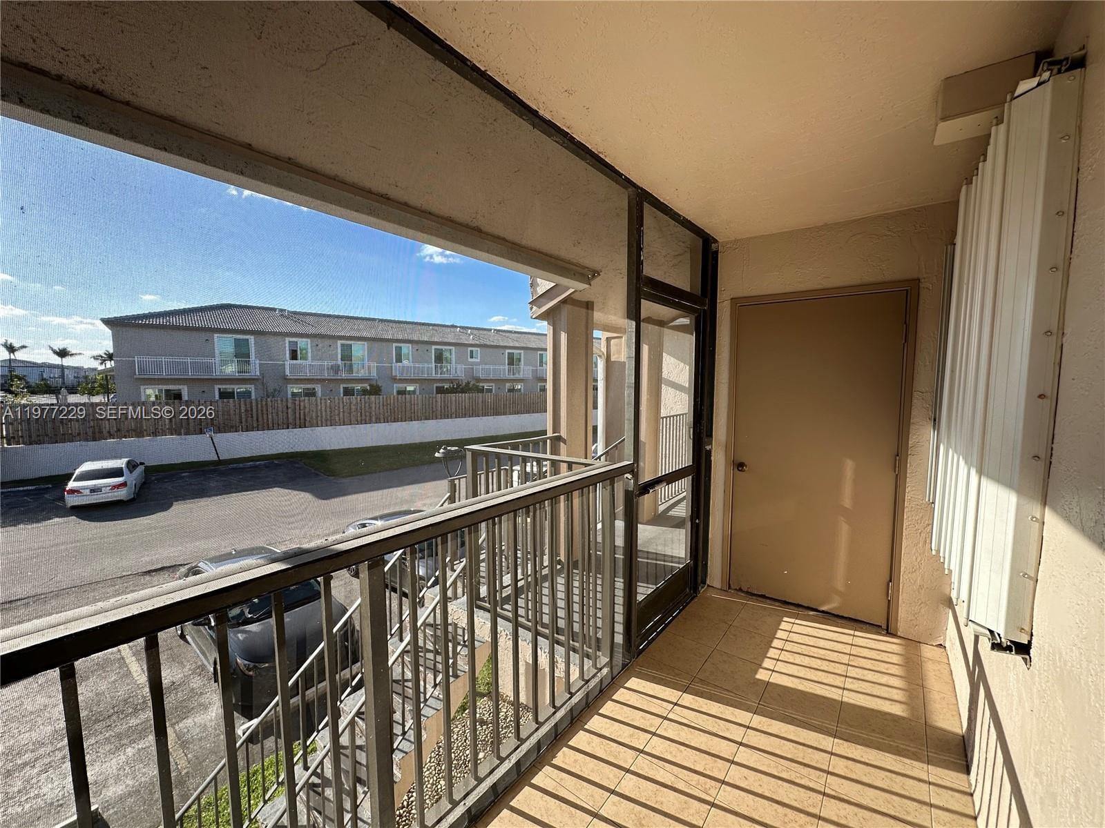 LAKESHORE CONDO 6 - Residential Lease