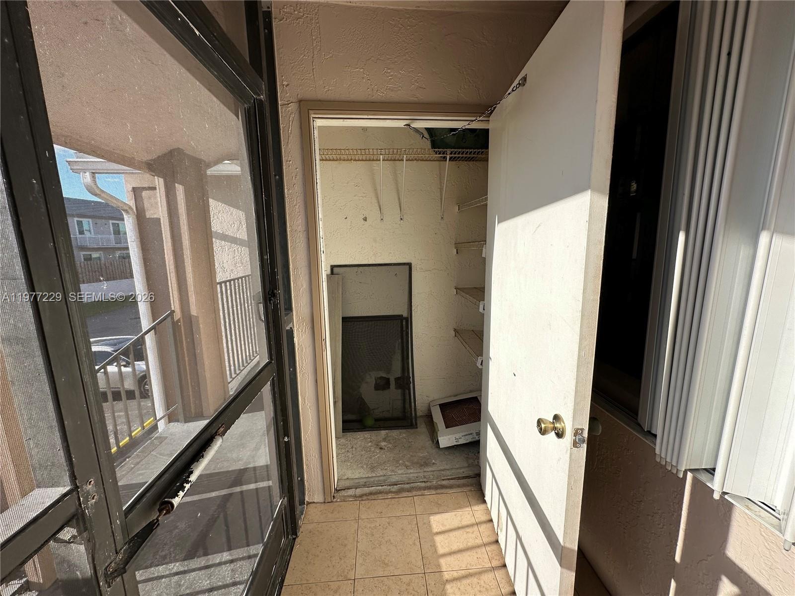 LAKESHORE CONDO 6 - Residential Lease