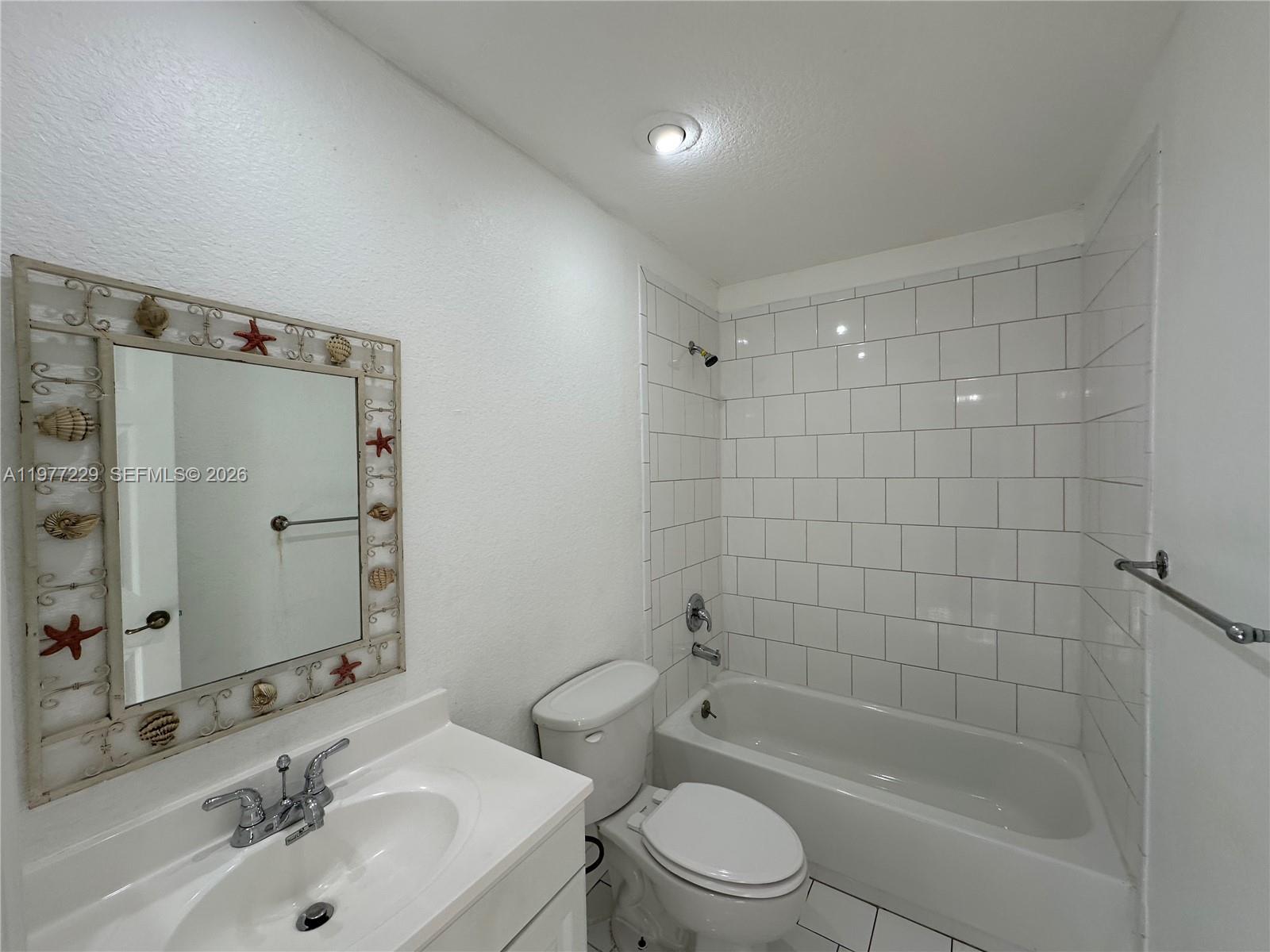 LAKESHORE CONDO 6 - Residential Lease