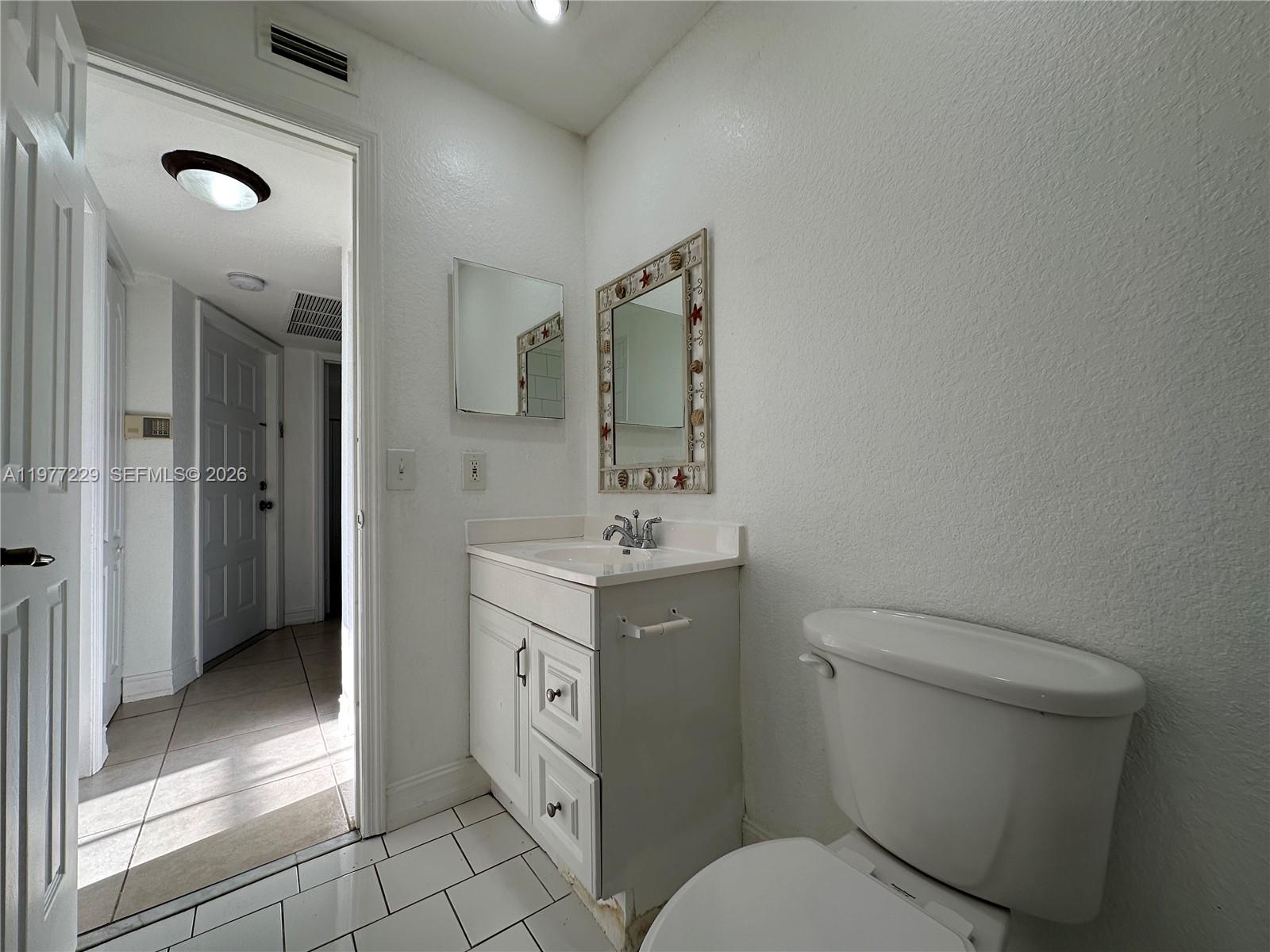 LAKESHORE CONDO 6 - Residential Lease