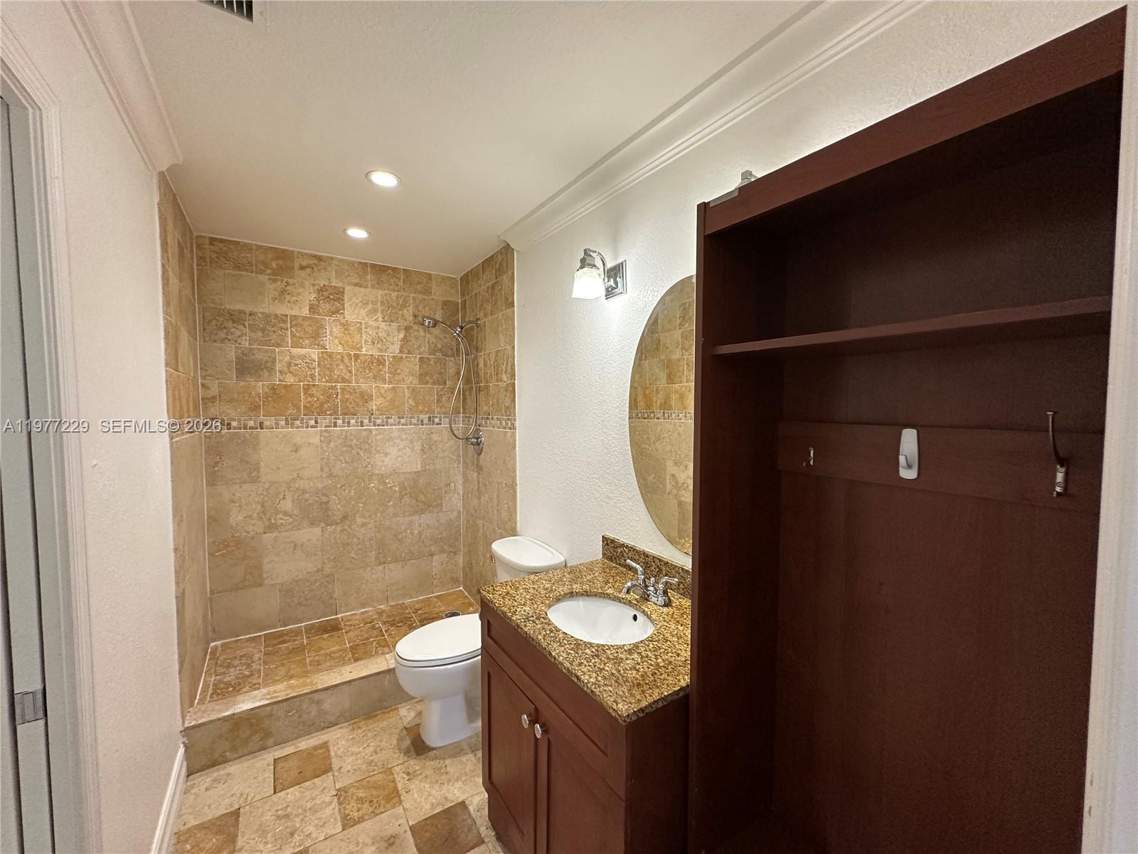 LAKESHORE CONDO 6 - Residential Lease