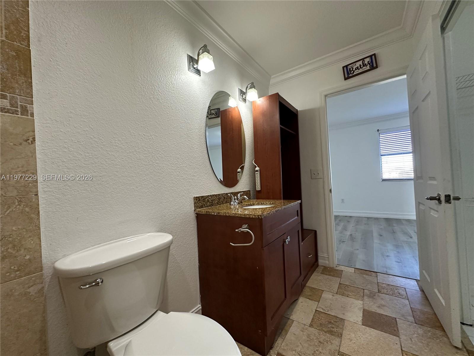 LAKESHORE CONDO 6 - Residential Lease