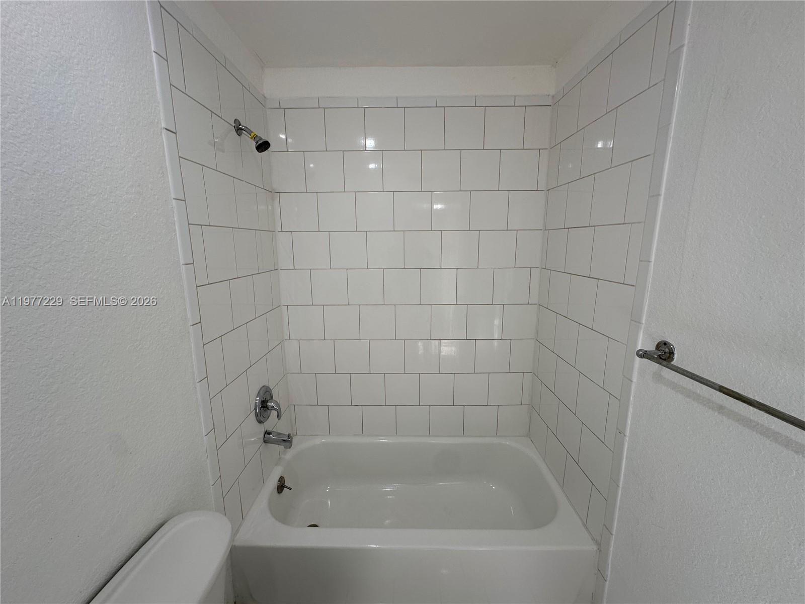 LAKESHORE CONDO 6 - Residential Lease