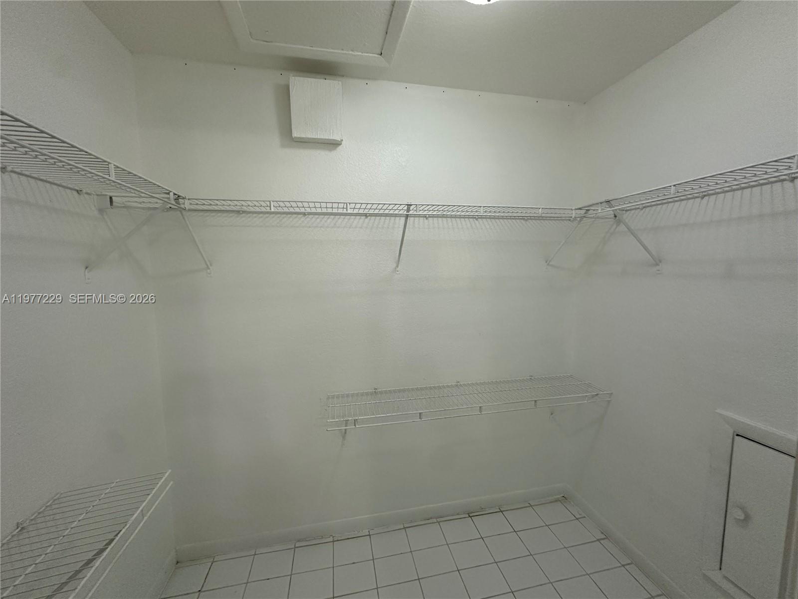 LAKESHORE CONDO 6 - Residential Lease