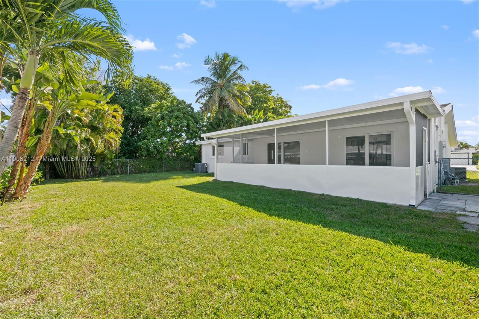 HOLLYWOOD HEIGHTS ADD SEC - Residential