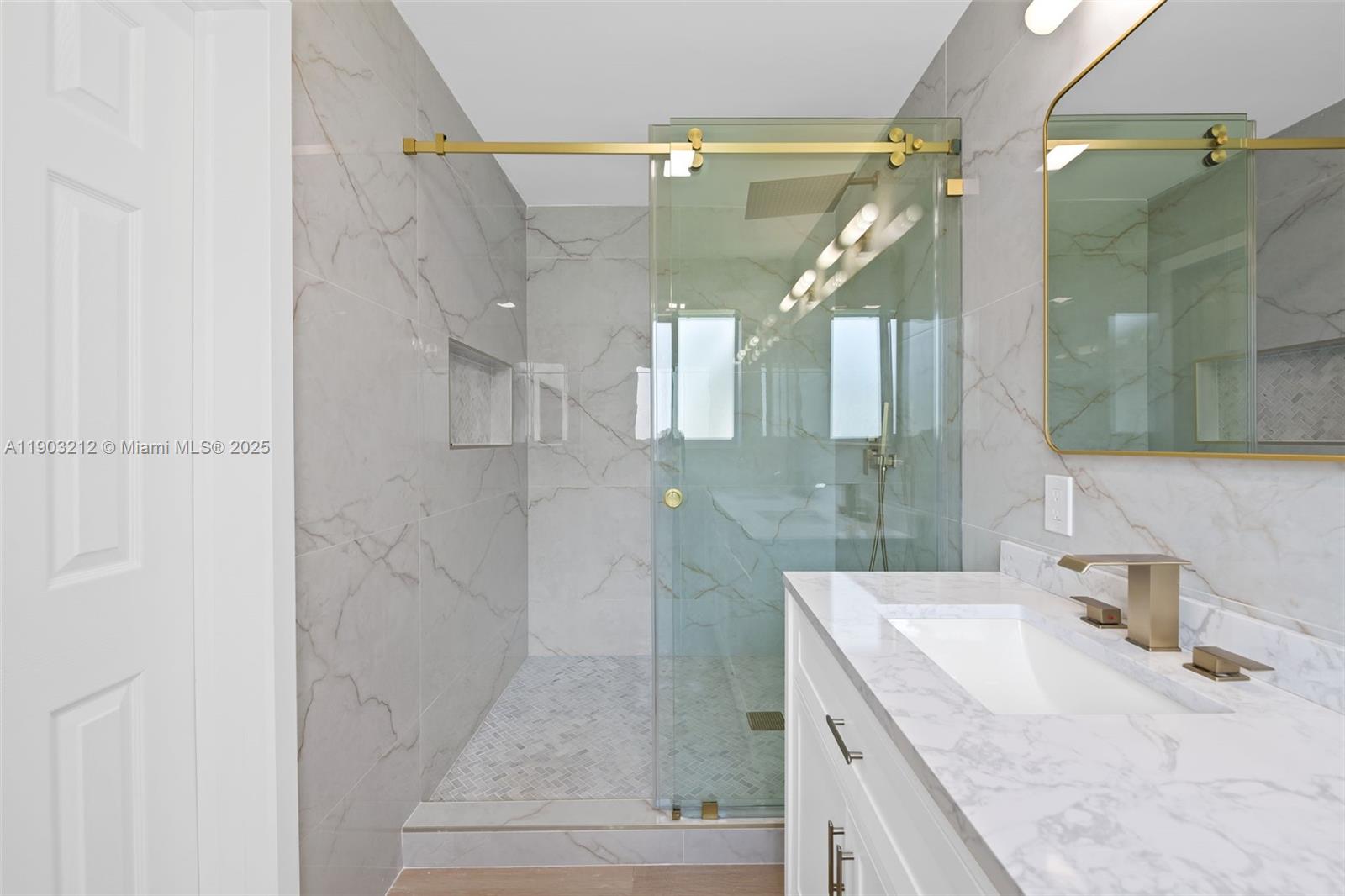 HOLLYWOOD HEIGHTS ADD SEC - Residential