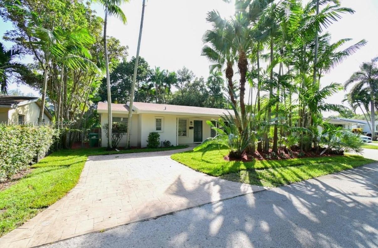 Rental Property at 11011 Sw 79th Ave 11011, Pinecrest, Miami-Dade County, Florida - Bedrooms: 2 
Bathrooms: 2  - $3,500 MO.