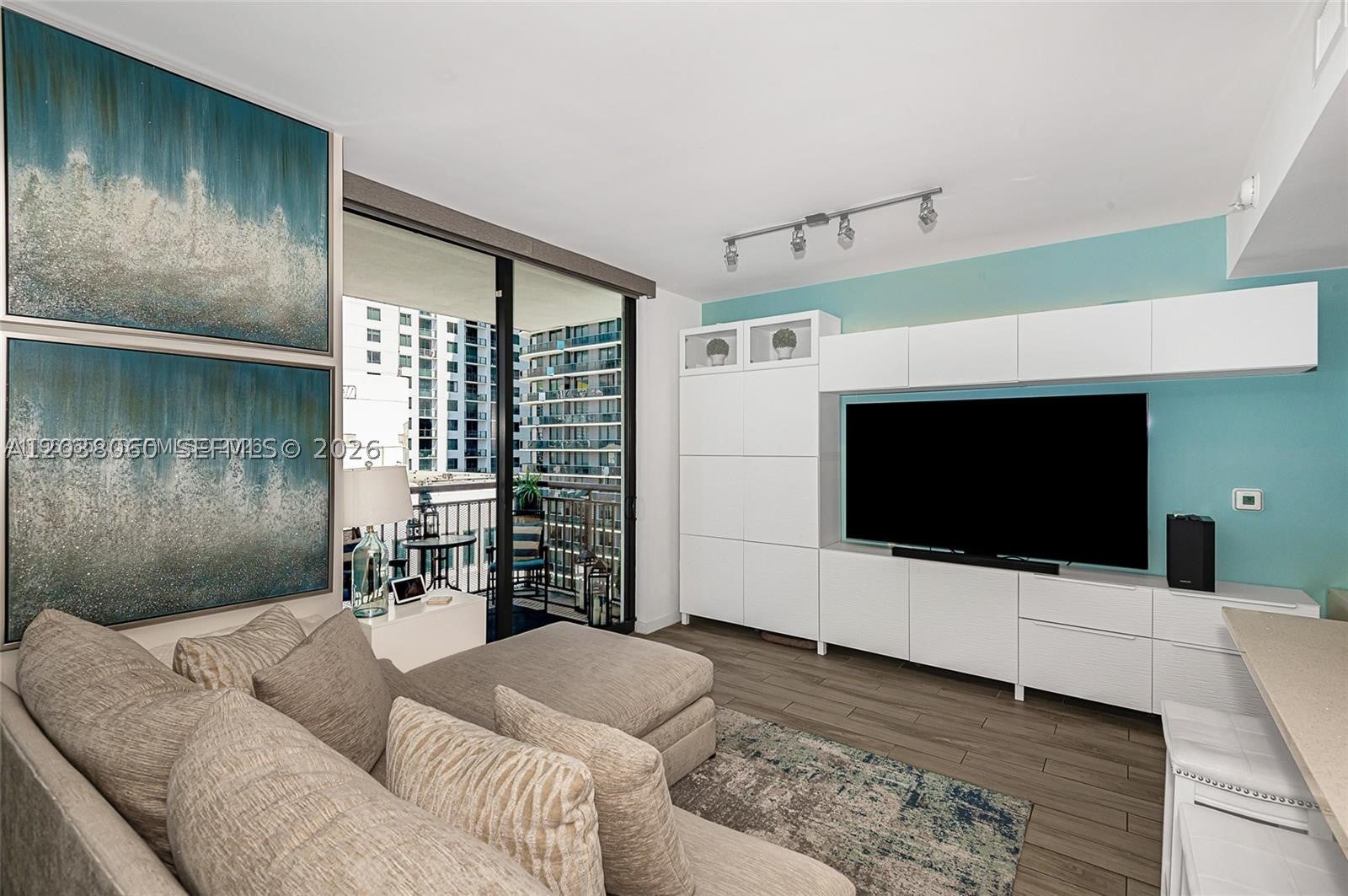 999 SW 1st Ave 3215