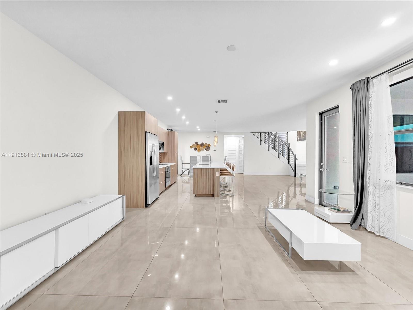 GRAND BAY SOUTH ESTATES - Residential Lease