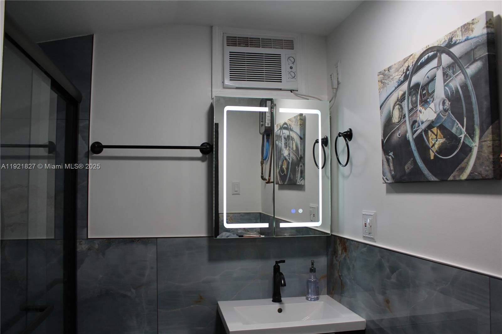 MIC-LIL ESTATES - Residential