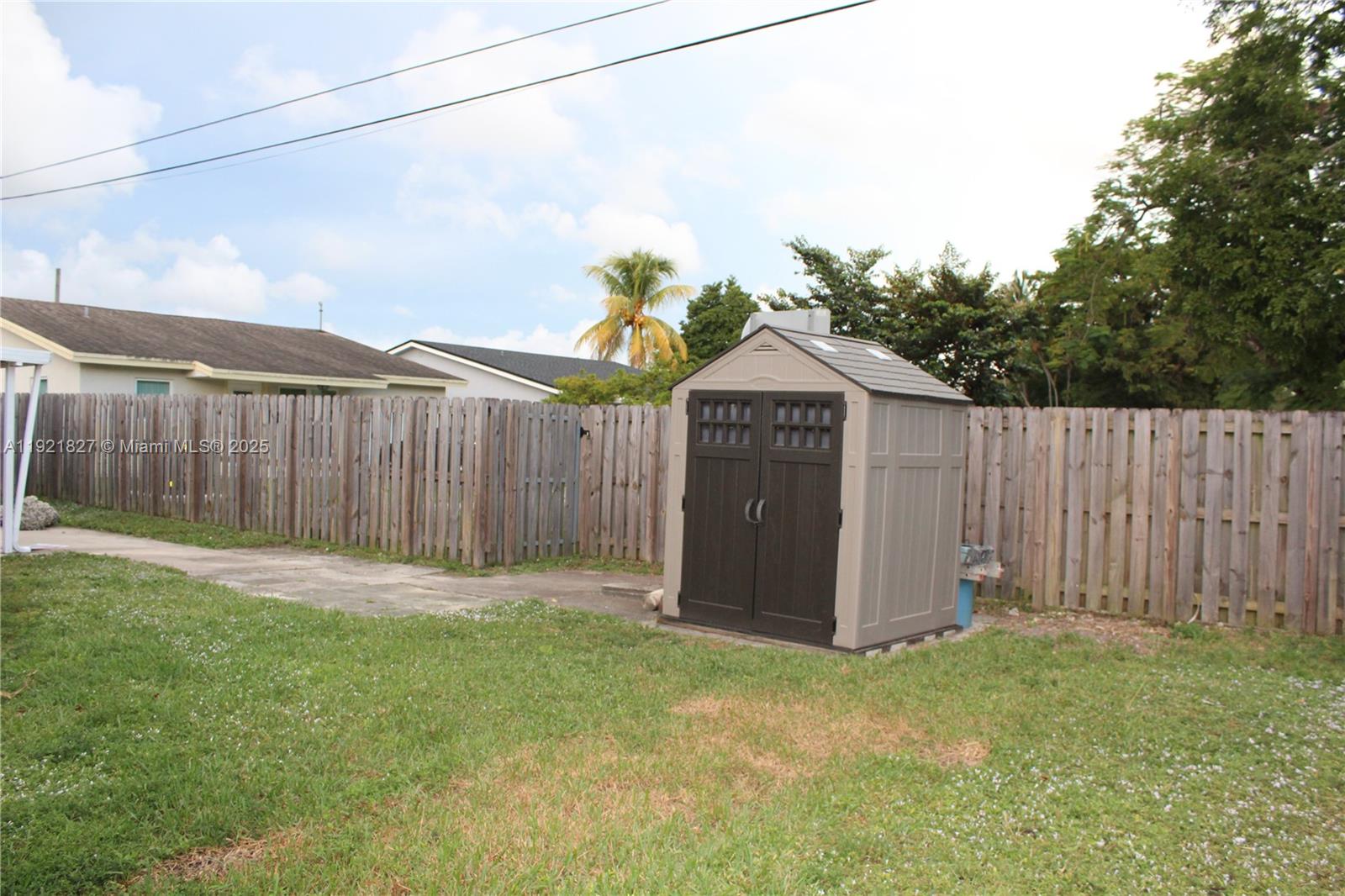 MIC-LIL ESTATES - Residential