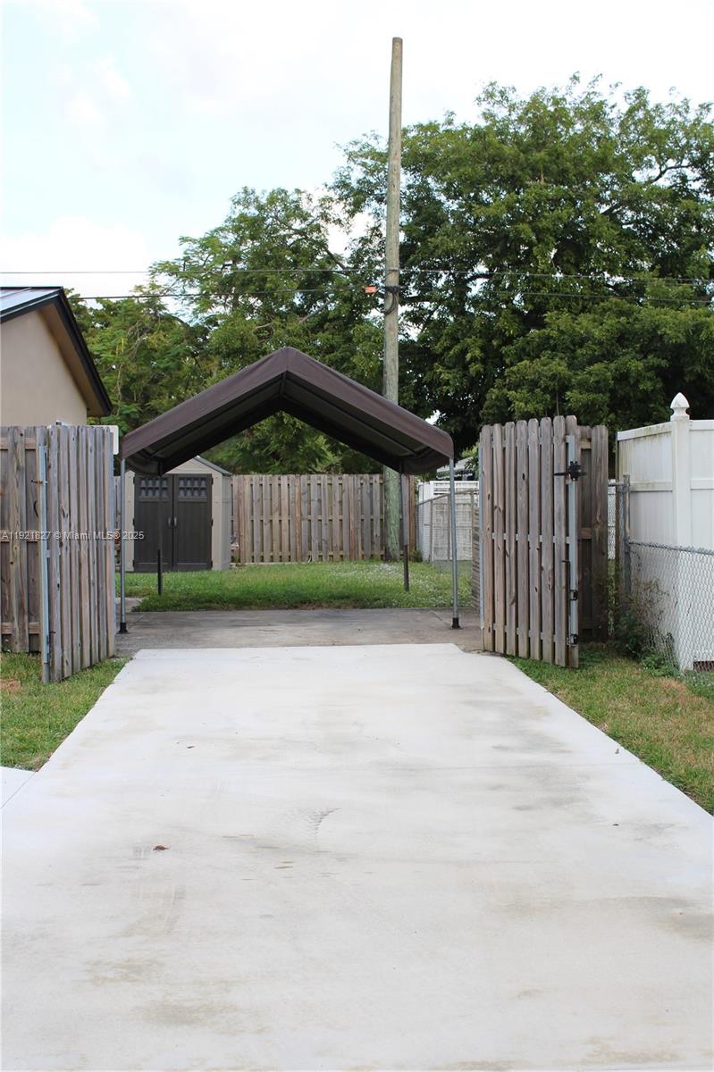 MIC-LIL ESTATES - Residential