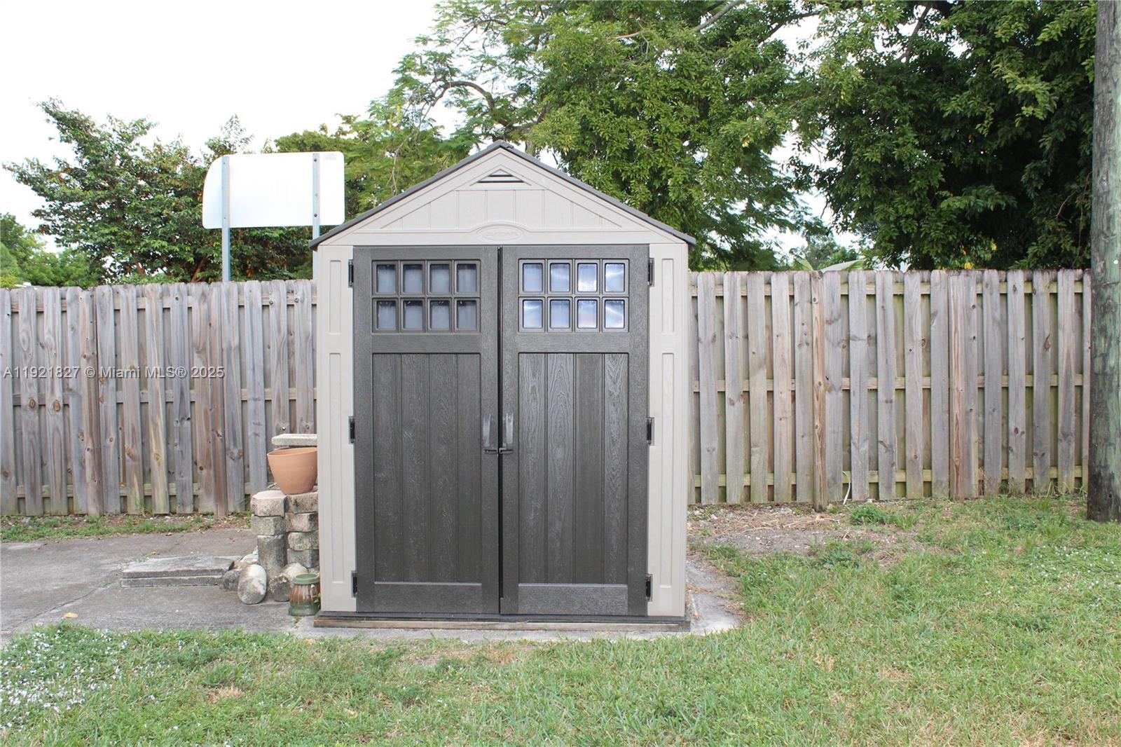 MIC-LIL ESTATES - Residential