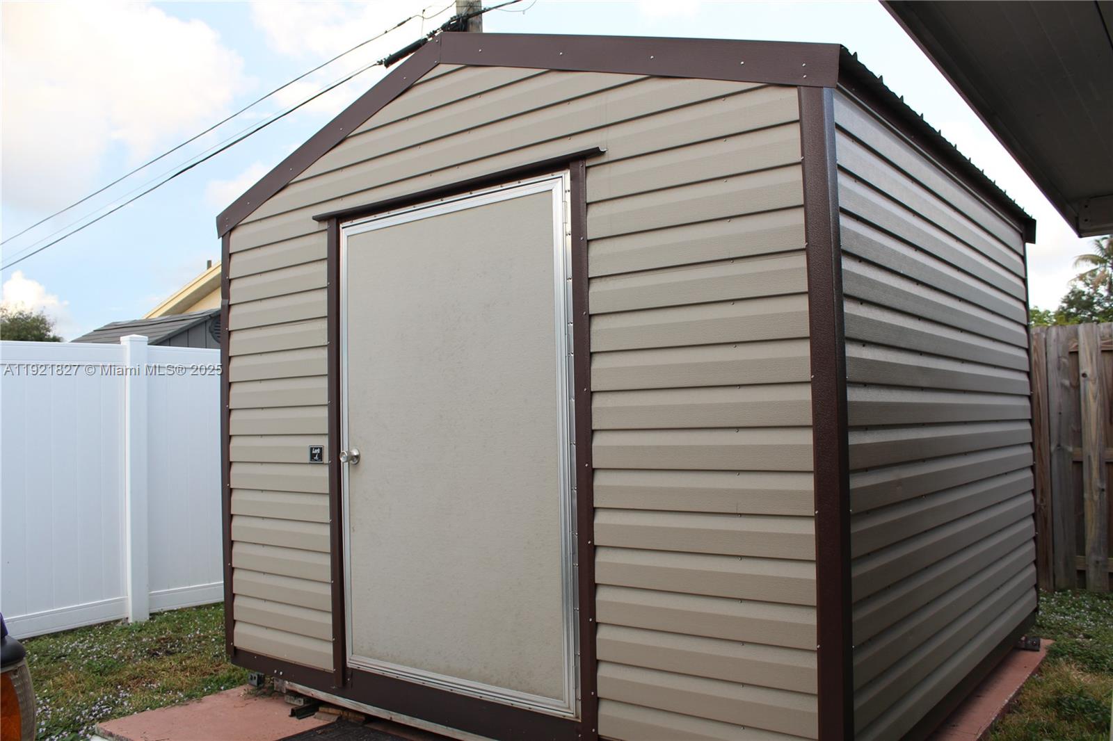 MIC-LIL ESTATES - Residential