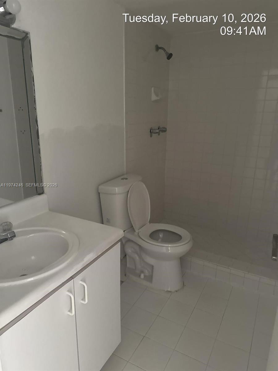 VENETIAN GARDENS AT COUNT - Residential Lease