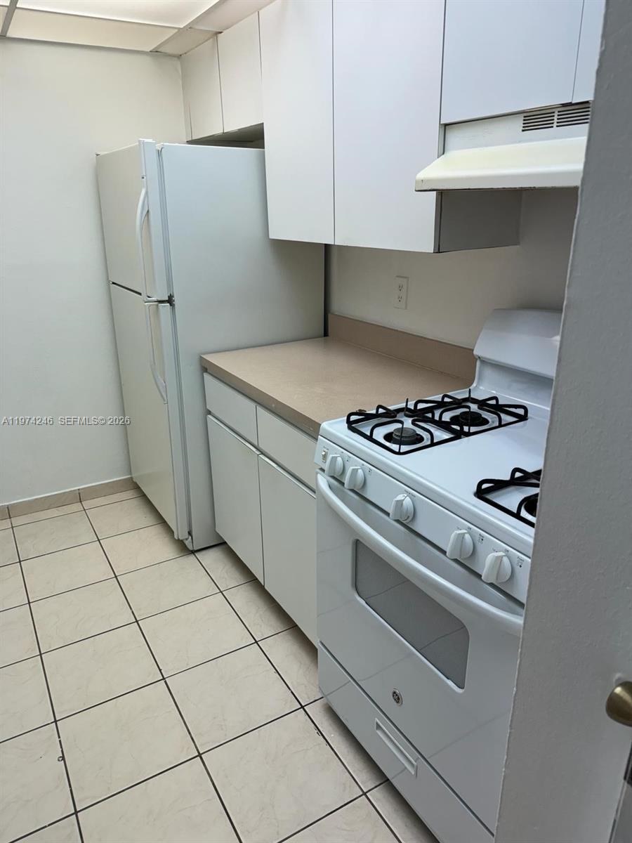 VENETIAN GARDENS AT COUNT - Residential Lease