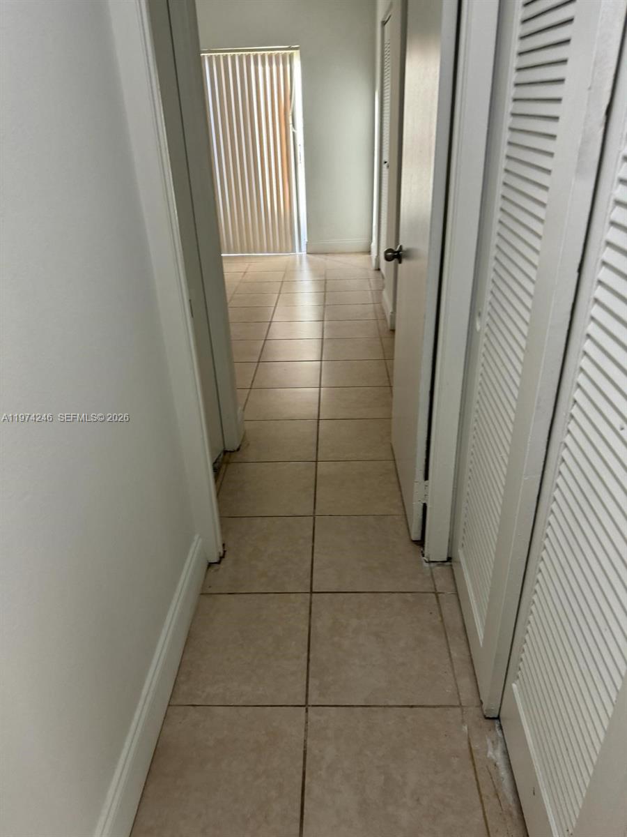 VENETIAN GARDENS AT COUNT - Residential Lease